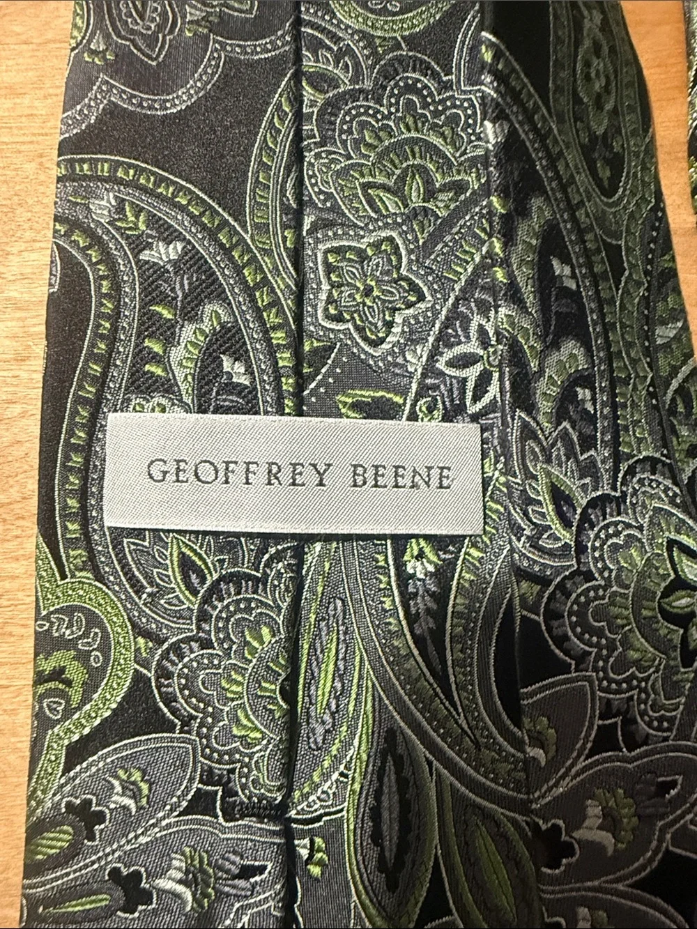 Awesome Geoffrey Beene Classic Paisley Silk Tie in Black and Green Hand Made